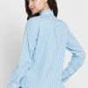 Cămăși albastre pentru femei Ralph Lauren cu dungi cu volane Cămăși albastre pentru femei Ralph Lauren cu dungi cu volane