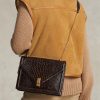Geantă de mână Ralph Lauren Polo ID, ciocolată, cu lanț cu plic în relief Geantă de mână Ralph Lauren Polo ID, ciocolată, cu lanț cu plic în relief