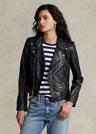 Pantaloni Ralph Lauren de damă de culoare neagră Confecționați din piele de oaie flexibilă, integrală, această iterație luxoasă a motocicletei Polo transmite o atmosferă de centru și un stil liber. jachete Pantaloni Ralph Lauren de damă de culoare neagră Confecționați din piele de oaie flexibilă, integrală, această iterație luxoasă a motocicletei Polo transmite o atmosferă de centru și un stil liber. jachete