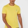 Tricouri galbene pentru bărbați, Ralph Lauren, cu logo-ul pieptului, cu gâtul rotund Tricouri galbene pentru bărbați, Ralph Lauren, cu logo-ul pieptului, cu gâtul rotund