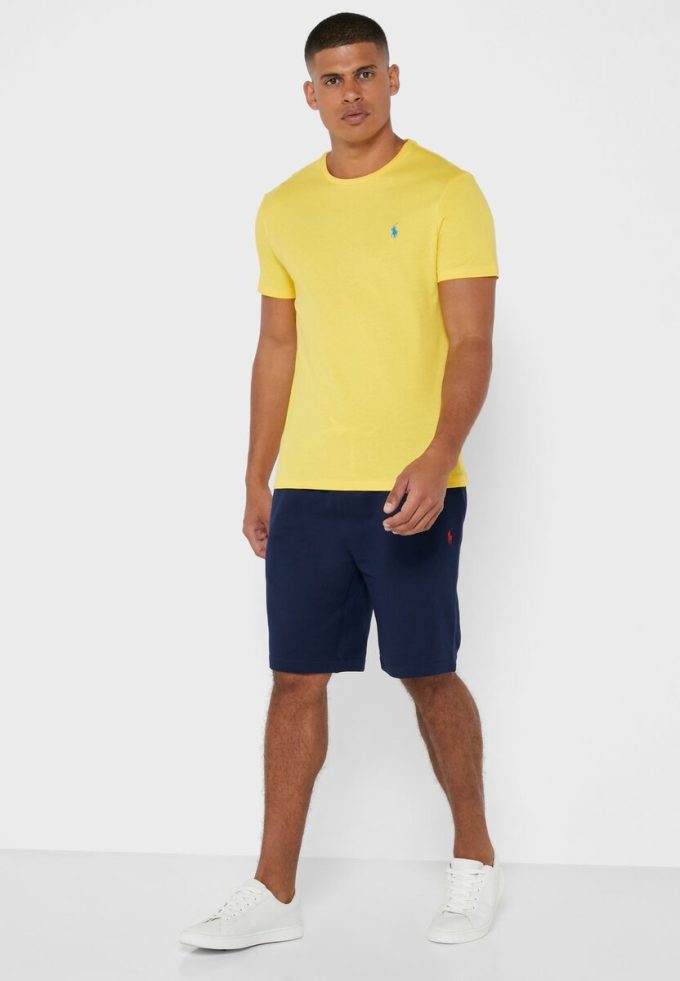 Tricouri galbene pentru bărbați, Ralph Lauren, cu logo-ul pieptului, cu gâtul rotund Tricouri galbene pentru bărbați, Ralph Lauren, cu logo-ul pieptului, cu gâtul rotund